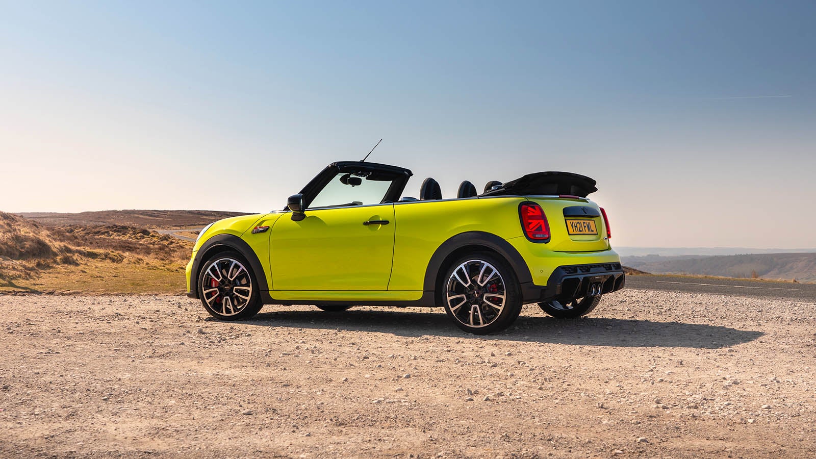 Mini Convertible in yellow